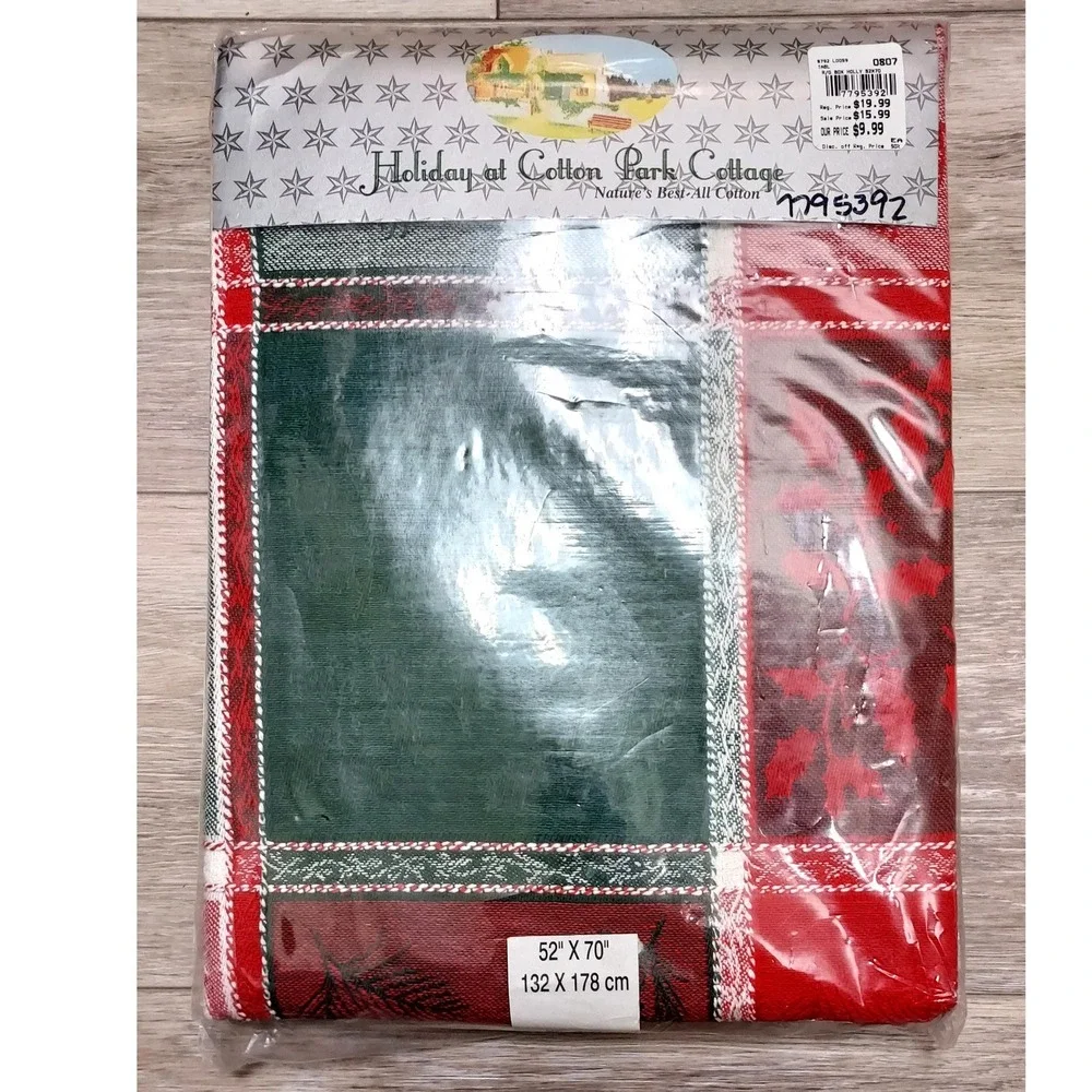 Holiday at Cotton Park Cottage‎ Tablecloth 52x70 Oblong Red Green Plaid